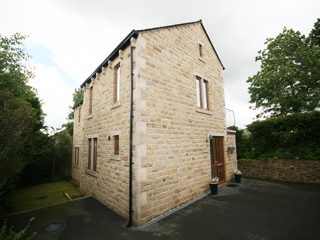 3 bedroom detached house To Let in Kelbrook - Main Image